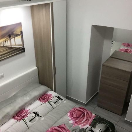 شقة Alloggio Tulipano Acerra المظهر الخارجي الصورة