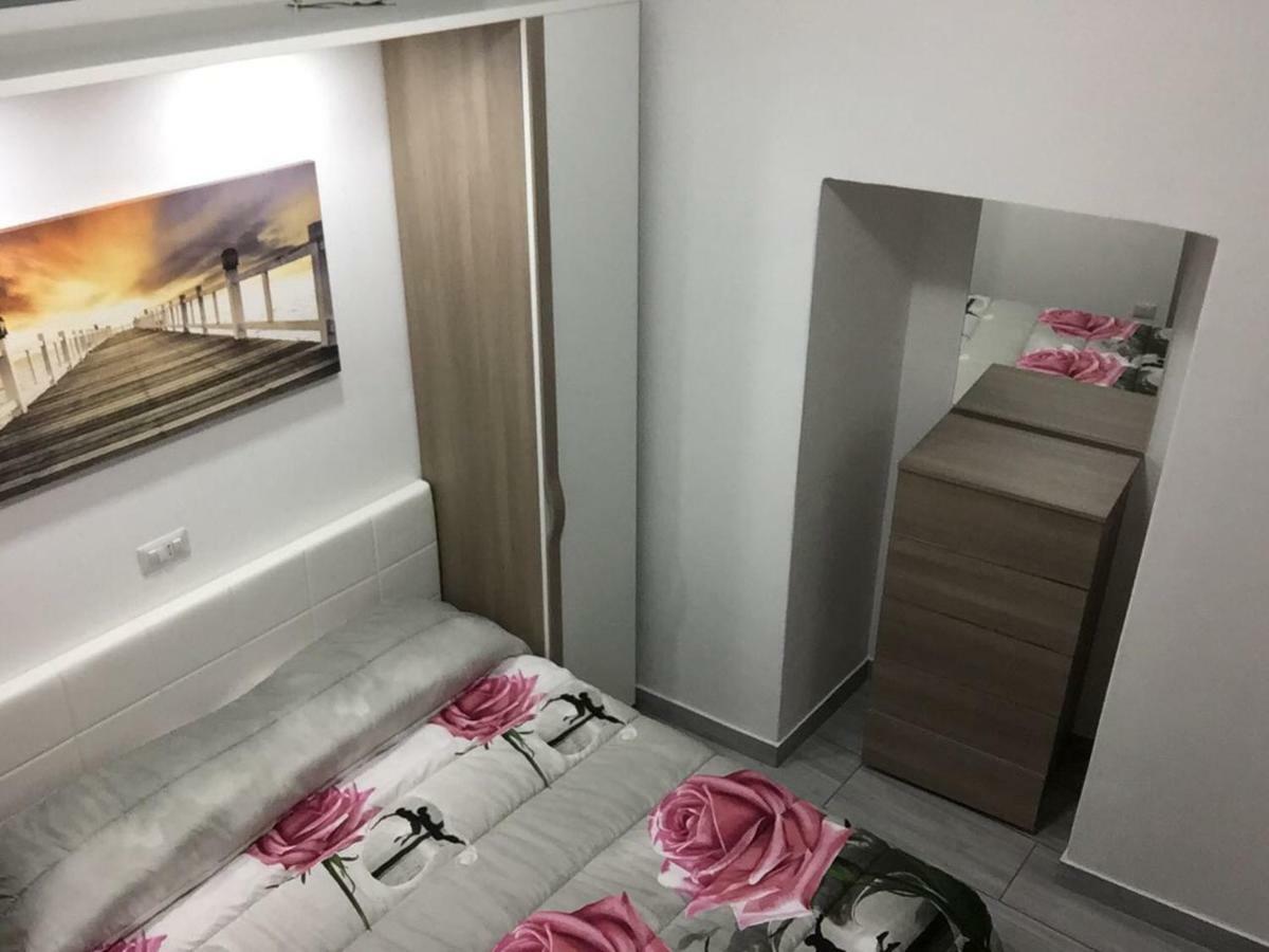 شقة Alloggio Tulipano Acerra المظهر الخارجي الصورة